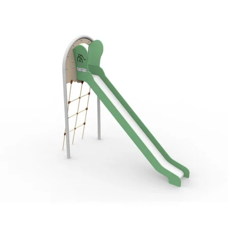 Öppen rutschkana med repstege