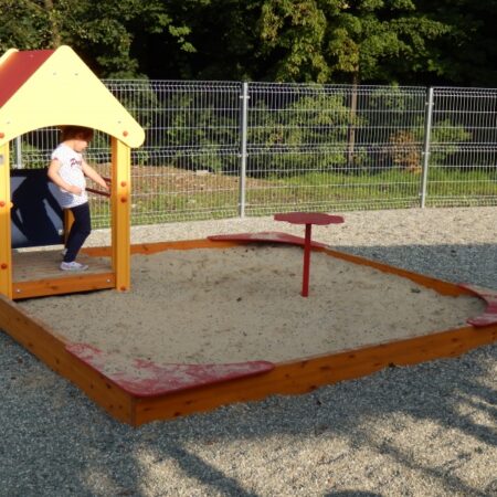 Sandlåda 3x3 m med litet hus