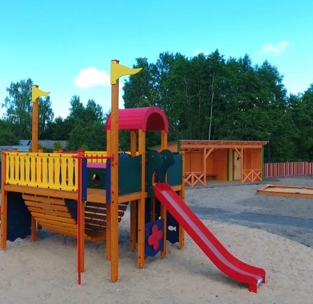 Lekbåt Lekskepp Fram