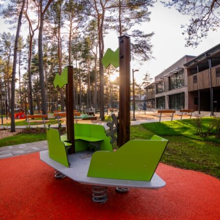 Lekbåt Topu på fjädrar